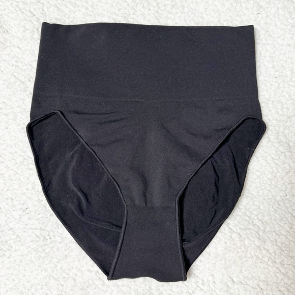 skims | onxy core control mid rise brief - Picture 2 of 6